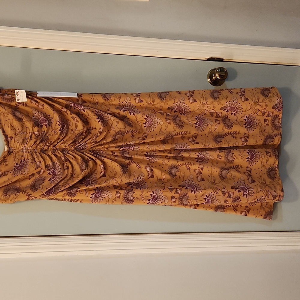 Super cute new House of Hollow ruched skirt.